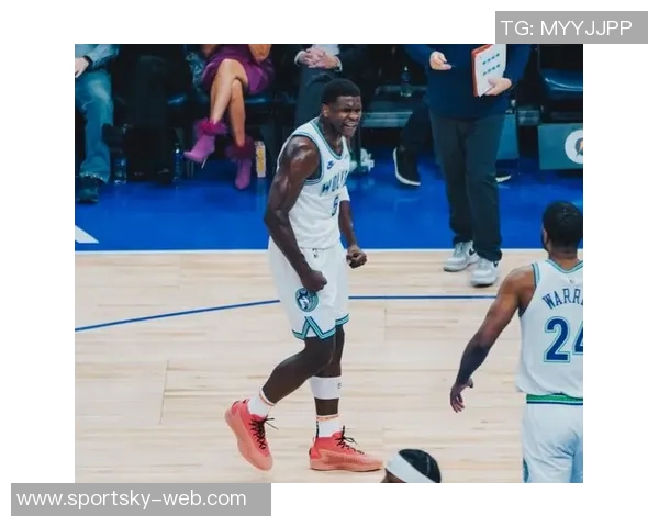 爱德华兹首节表现极端14分闪耀却伴随5次失误与1次技犯 爱德华兹首节表现极端14分闪耀却伴随5次失误与1次技犯